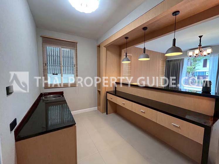 House with Shared Pool in Bangnatrad 